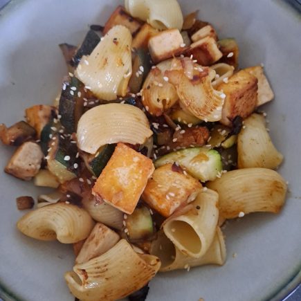 Poêlée de courgettes et tofu au sésame