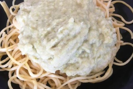 Spaghetti à la crème de feuilles de chou-fleur