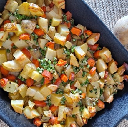 Gratin pommes de terre, petits pois et carottes