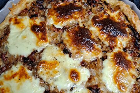 tarte à l'oignon et mozzarella