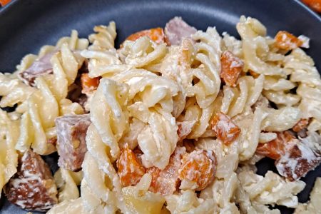 pates aux carottes et à la saucisse de Morteau