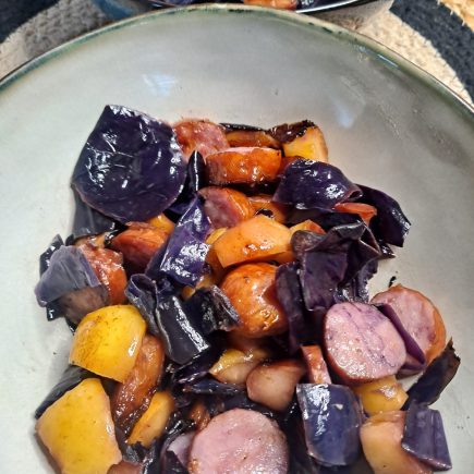 chou rouge à la pomme et à la saucisse fumée