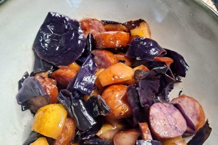 chou rouge à la pomme et à la saucisse fumée