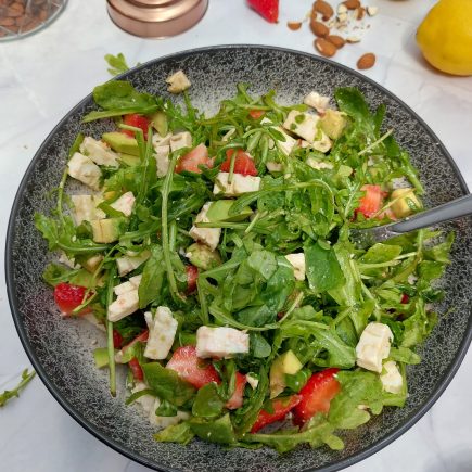 salade de roquette, fraise et avocat